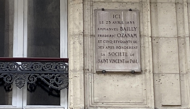 Targa commemorativa Parigi dove fu fondata la Società San Vincenzo de Paoli