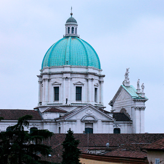 Vista in prospettiva del Duomo di Brescia